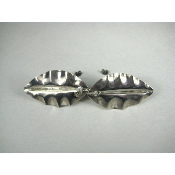 Women's Earrings 1.5 Inch Silvertone Rhinestones Pierced Stud Seed Pod Leaf - Picture 4 of 4